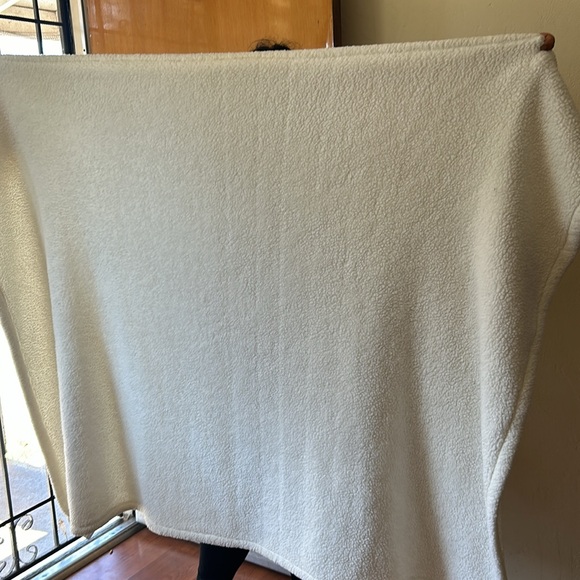 UGG Cream Plush Throw Blanket - Picture 5 of 8